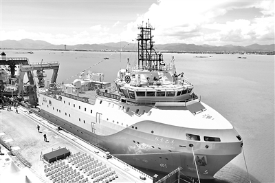 圖為停靠在三亞崖州灣科技城南山港碼頭的“探索二號”。  （資料圖片）