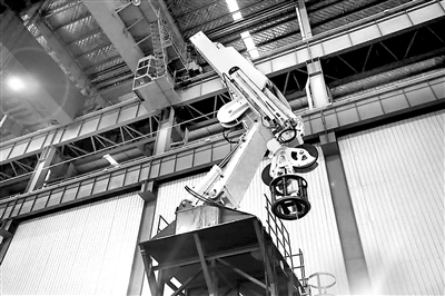 圖為由中國船舶集團有限公司七〇四所自主研發(fā)的CTD吊放裝置。  （資料圖片）