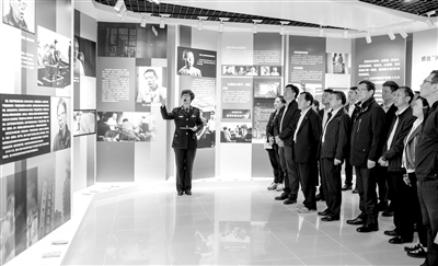 近日，北京市紀委監(jiān)委組織機關(guān)黨員干部在全面從嚴治黨警示教育基地接受教育。（北京市紀委監(jiān)委供圖）