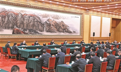 1月18日至20日，中共中央總書(shū)記、國(guó)家主席、中央軍委主席習(xí)近平在北京、河北考察，并主持召開(kāi)北京2022年冬奧會(huì)和冬殘奧會(huì)籌辦工作匯報(bào)會(huì)。這是20日上午，習(xí)近平在北京人民大會(huì)堂主持召開(kāi)北京2022年冬奧會(huì)和冬殘奧會(huì)籌辦工作匯報(bào)會(huì)并發(fā)表重要講話。 新華社記者 王曄 攝