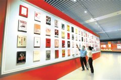 堅(jiān)持用馬克思主義中國化最新成果武裝全黨