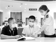 加強對一把手自上而下的組織監(jiān)督