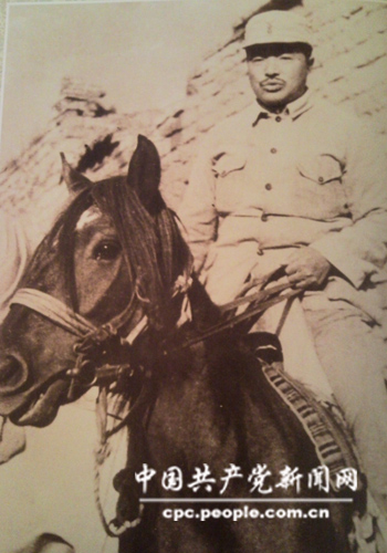 1939年，賀龍騎在心愛(ài)的戰(zhàn)馬上留念