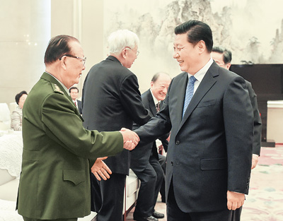 2014年9月21日，慶祝中國(guó)人民政治協(xié)商會(huì)議成立65周年大會(huì)在北京舉行。習(xí)近平同志與趙南起同志握手。 　　新華社記者 李學(xué)仁攝